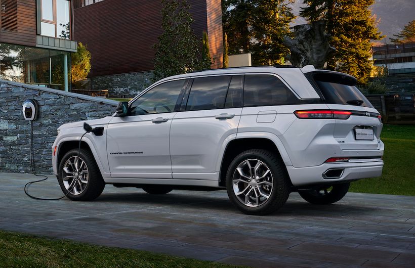 Jeep Grand Cherokee, Silver, Still shot, side three angles